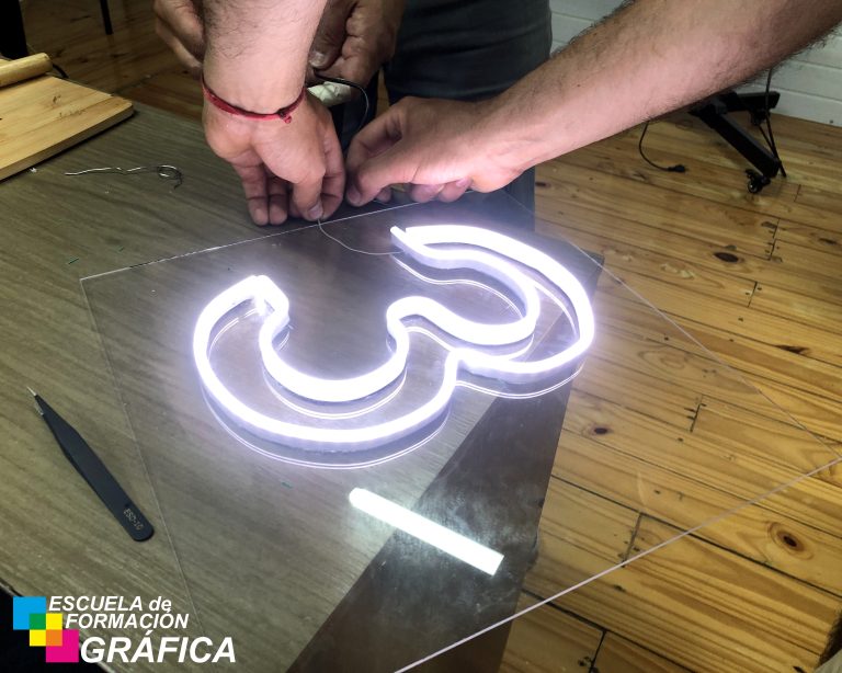 Curso de instalación de neon led uruguay (18)
