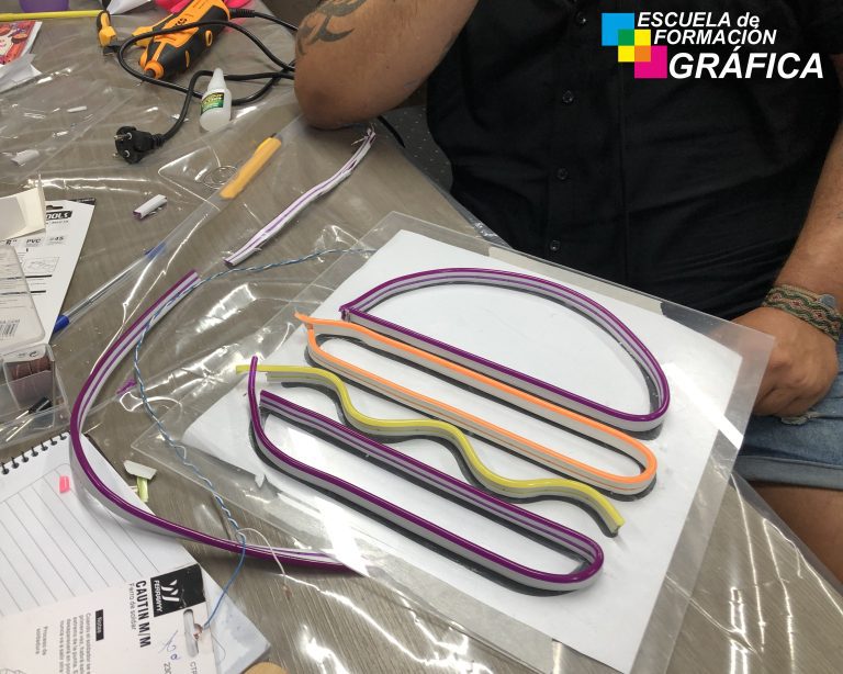 Curso de Instalación de Neeon Led (8)