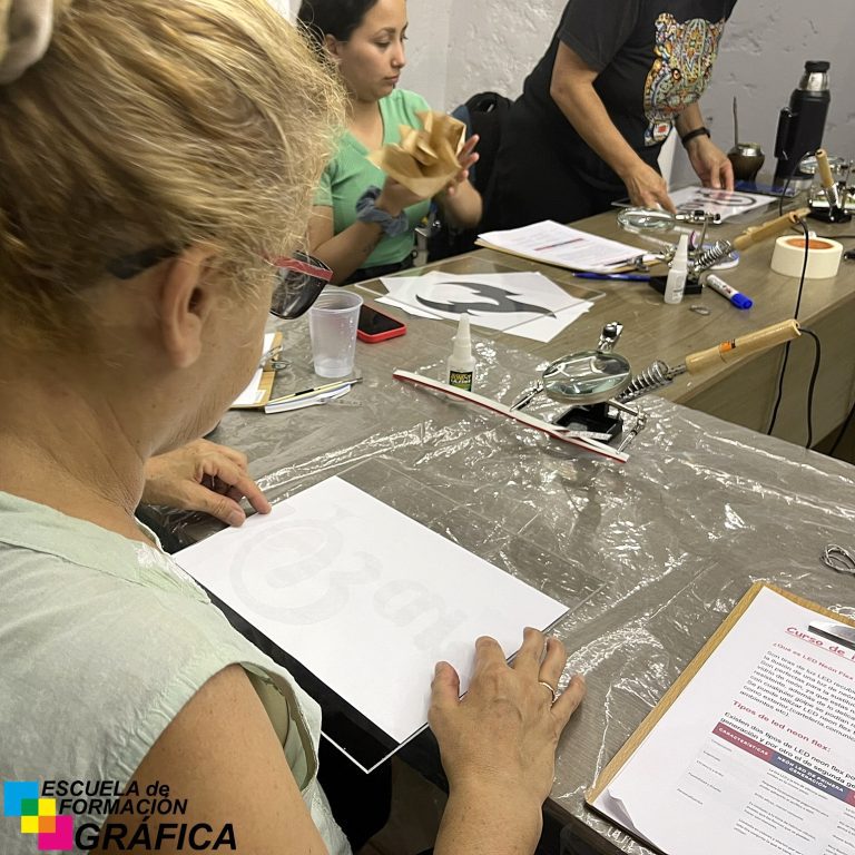 Curso de Instalación de Neón Flex - Noviembre 2024 - EFG (4)