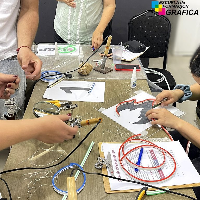 Curso de Instalación de Neón Flex - Noviembre 2024 - EFG (8)