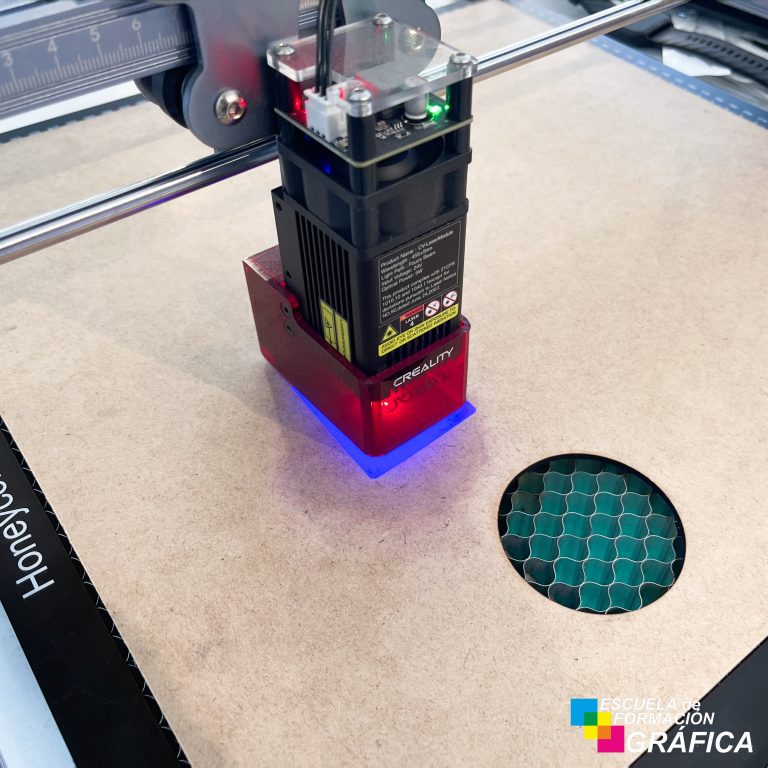 Curso de Corte y Grabado Láser - 9 de Noviembre del 2025 - EFG - Escuela de Formación Gráfica11