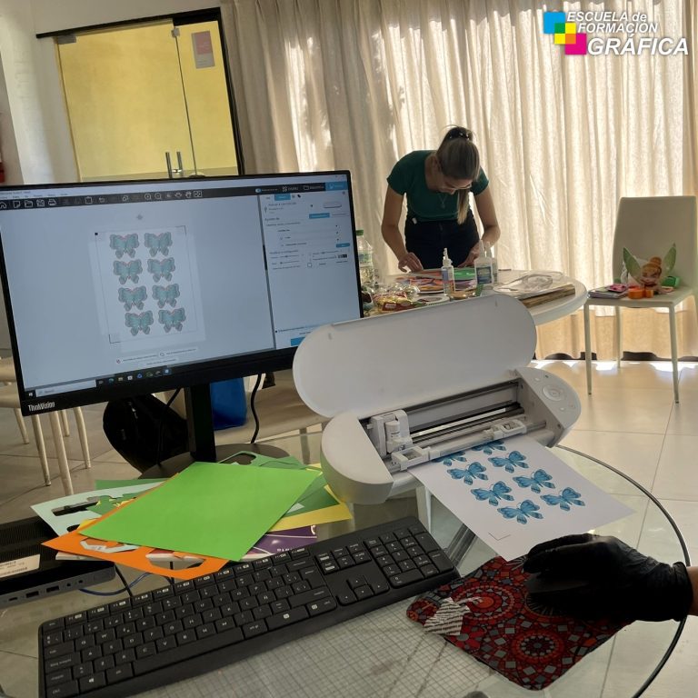 Curso de Papeleria Creativa y Silhouette - Noviembre 2025 - EFG -Escuela de Formación Grafica 7