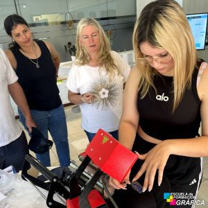 Curso de Sublimación y Vinilo Textil - Escuela de Formación Gráfica - Uruguay Diciembre 2025 (9)
