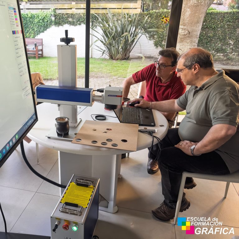 Curso de corte y grabado láser - 19 de Octubre del 2025 - Escuela de Formacion grafica24