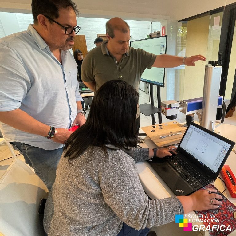 Curso de corte y grabado láser - 19 de Octubre del 2025 - Escuela de Formacion grafica29